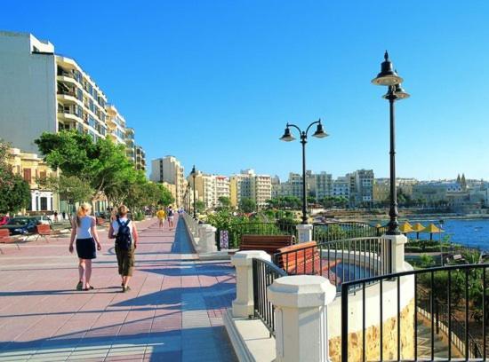 Апартаменти Chic 2Br Penthouse Steps From The Promenade Сліма Екстер'єр фото